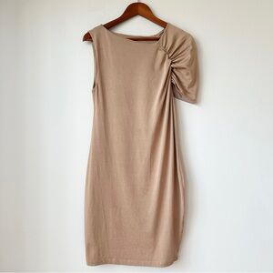 H&M | ELEGANT ASYMMETRICAL RUCHED SHOULDER STRETCH MINI JERSEY DRESS (NUDE)